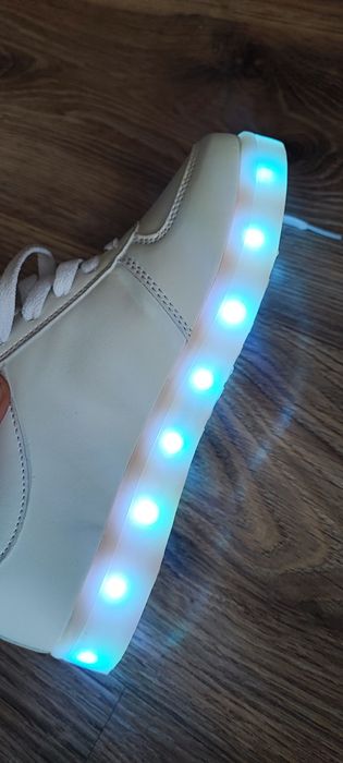 Детски светещи зареждащи се маратонки  36 номер