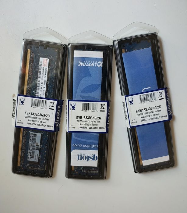 SET 3 module memorie RAM Kingston ( 2GB - 1 buc)DDR3