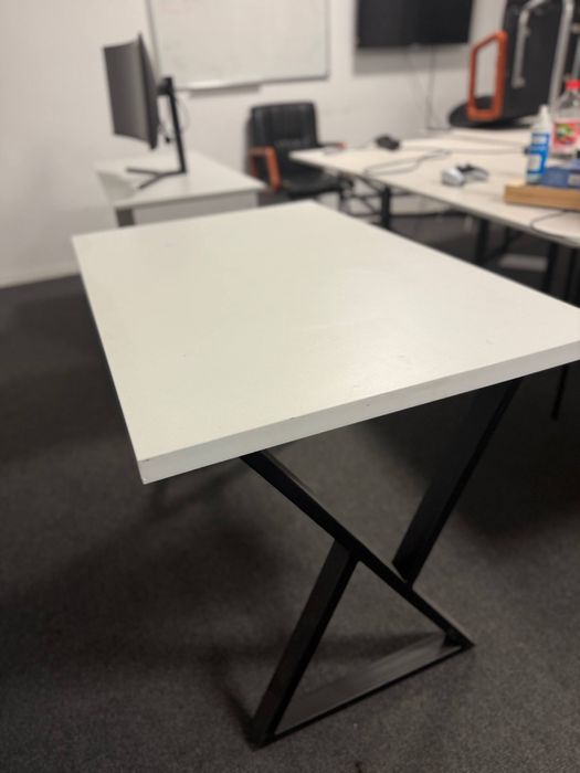 Продаю столы 4 штуки