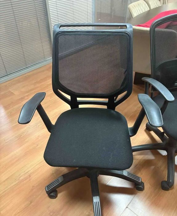Продам офисные кресла