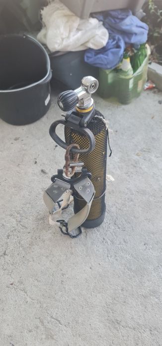 Продавам бутилка за подводен риболов