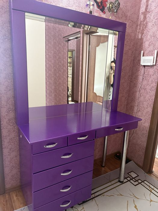 Ковер 3/5, камод, диван, ковер 2/3, диван серый