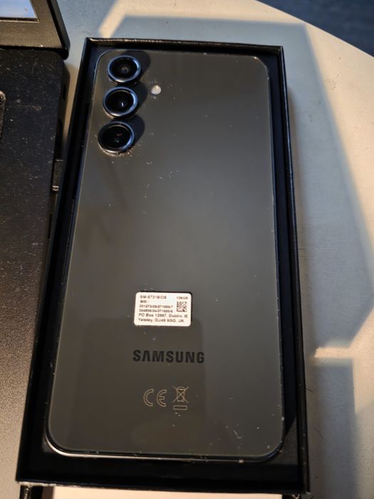 Чисто нов Самсунг