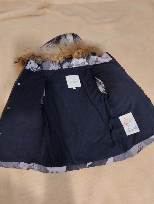 Тёплая зимняя куртка на мальчика  3-4года. в идеальном состоянии.