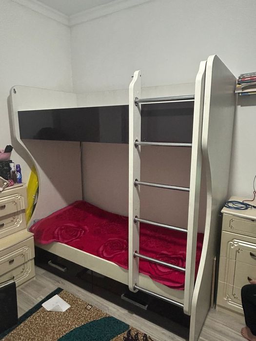 Двухярусная детская кровать