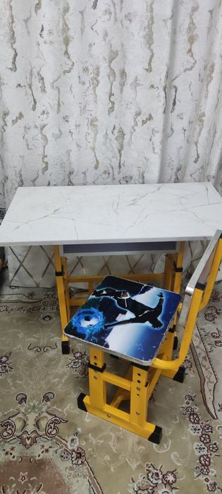 Детский стол со стулом