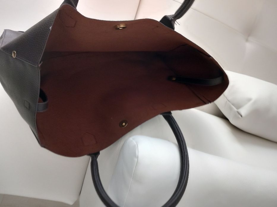 Vând poseta sport/fashion,  stare perfecta.,piele ecologica,import