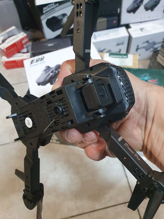 Дрон E88 PRO, 4K, сгъваеми ръце, 2 камери