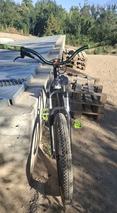 Продавам dirt jump колело с рамка Octane one