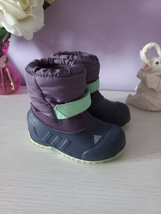 Продавам детски ботушки N 23