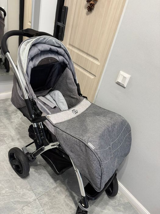 Продам прогулочную коляску Quatro Monza