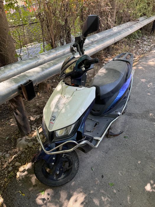 Мопед 125 кубов на ходу