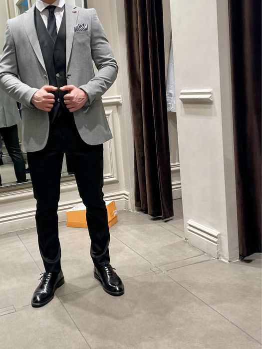 Костюм за официални събития