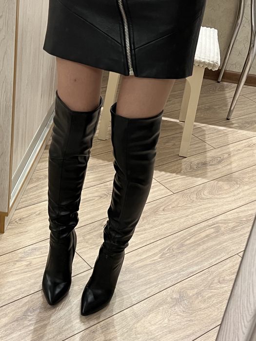 Черные ботфорты