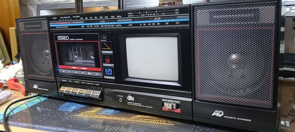 Radio casetofon cu tv