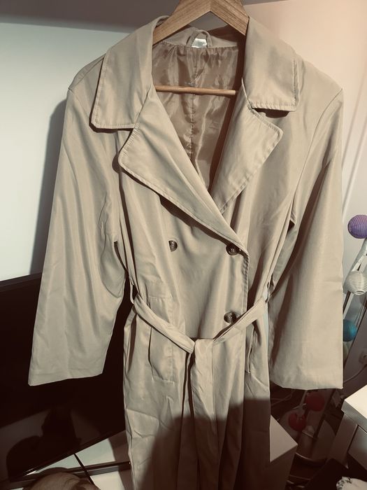Trench dama  nou marine 38/40 . Detalii in privat