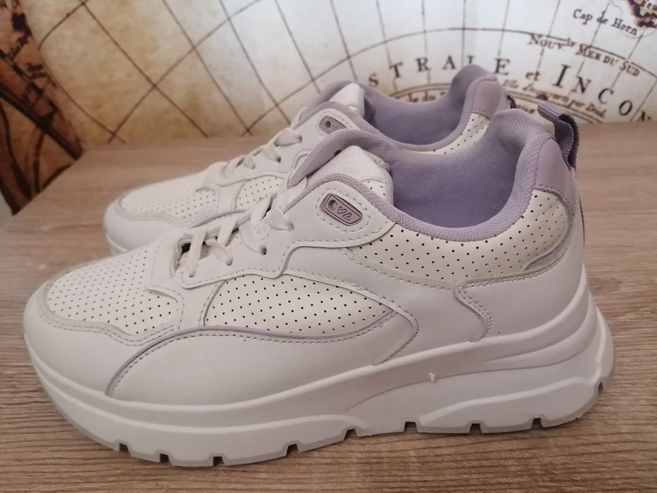 Кроссовки женские 38р