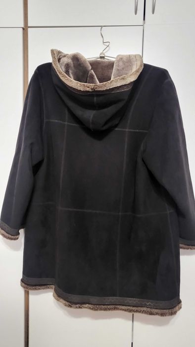 Палто - еко кожа/дължина -средна