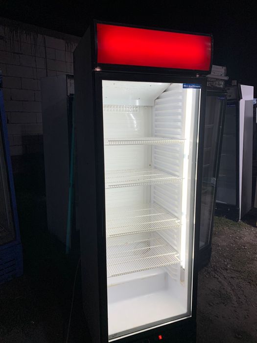 Витринный холодильник витрина