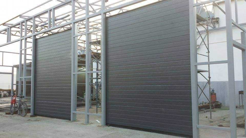 Usi de garaj industriale / hale