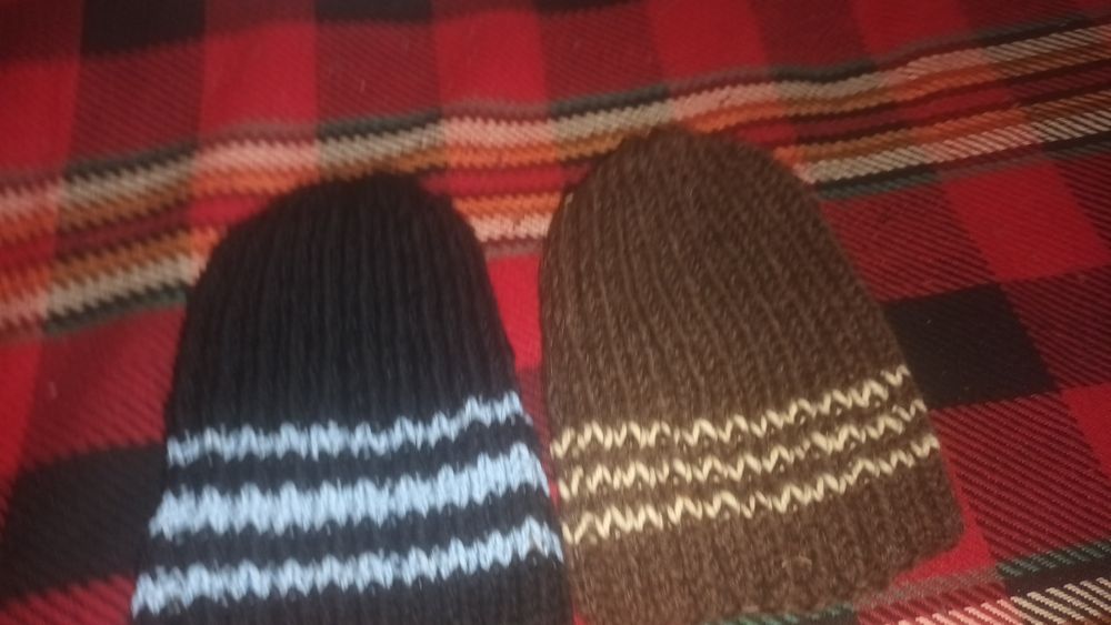 Продавам вълнени шапки