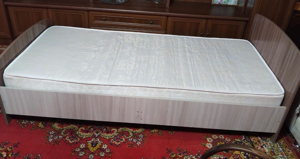 Продам односпальную кровать