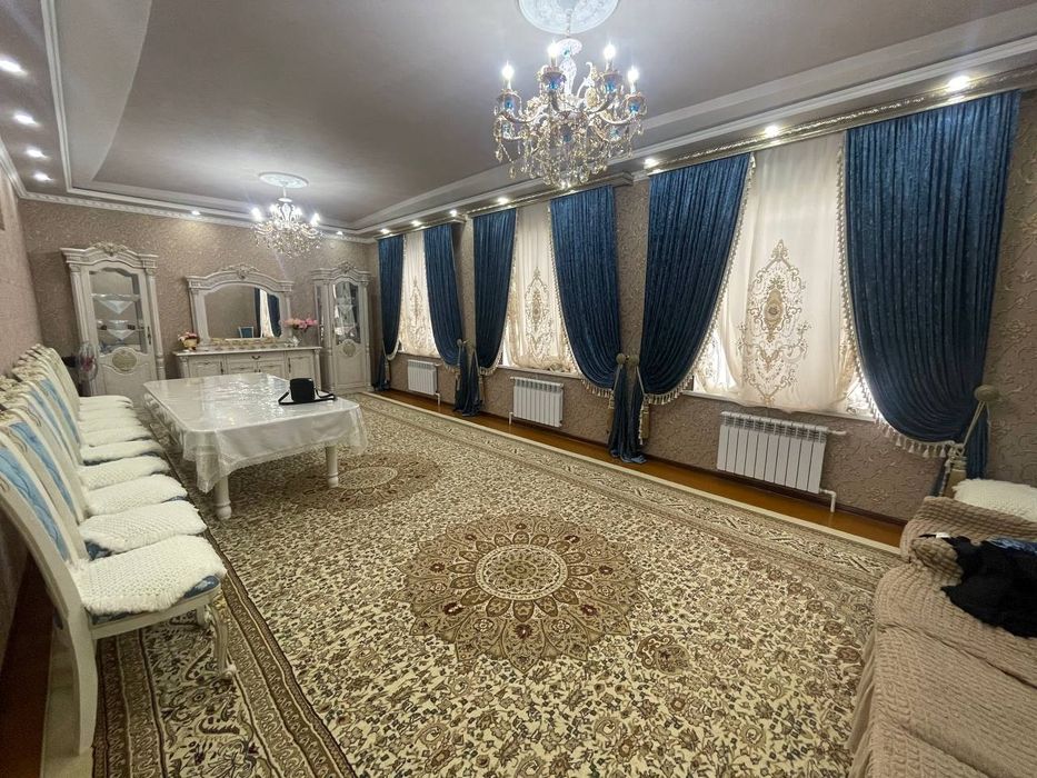 Ҳовлили уй сотилади