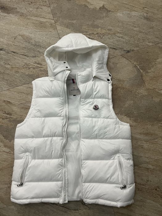 Vesta alba M.ON.C.L.E.R