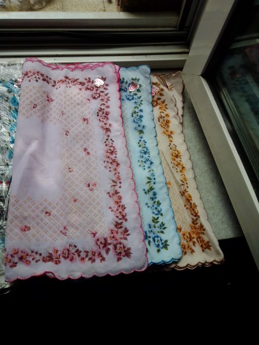 Носни кърпи,Карета  и покривка българска бродерия