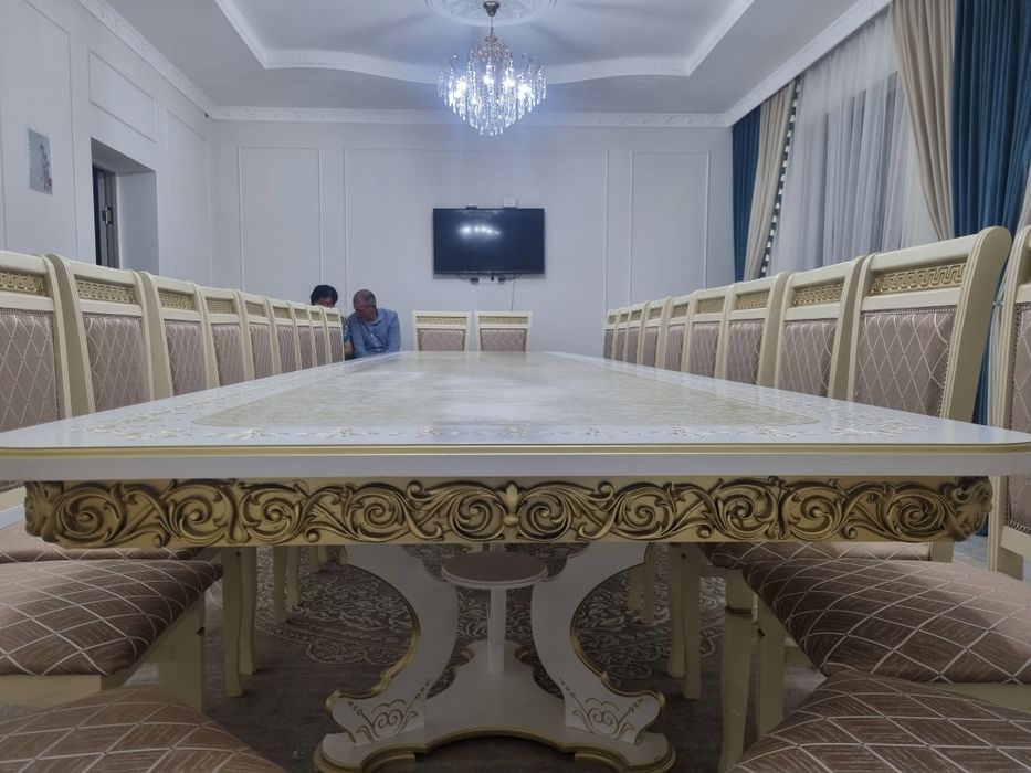 Стол со стульями