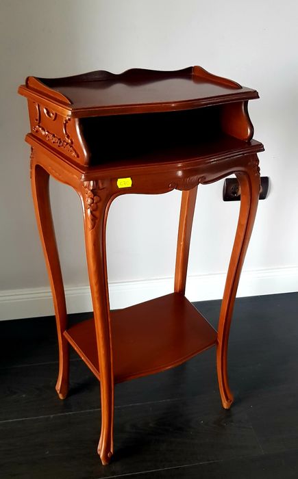 Comodină/Măsuță veche din lemn masiv