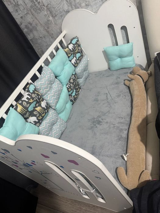 Продам кровать детскую.