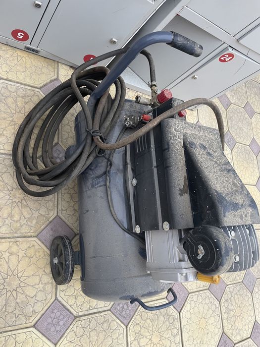 Компрессор маслянный. Торг есть.