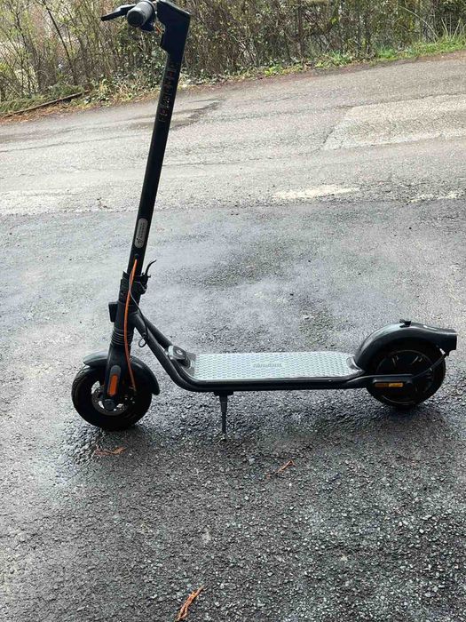 Продавам електрическа тротинетка Ninebot F 2 PRO