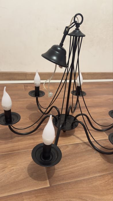 Продам люстру с лампочками