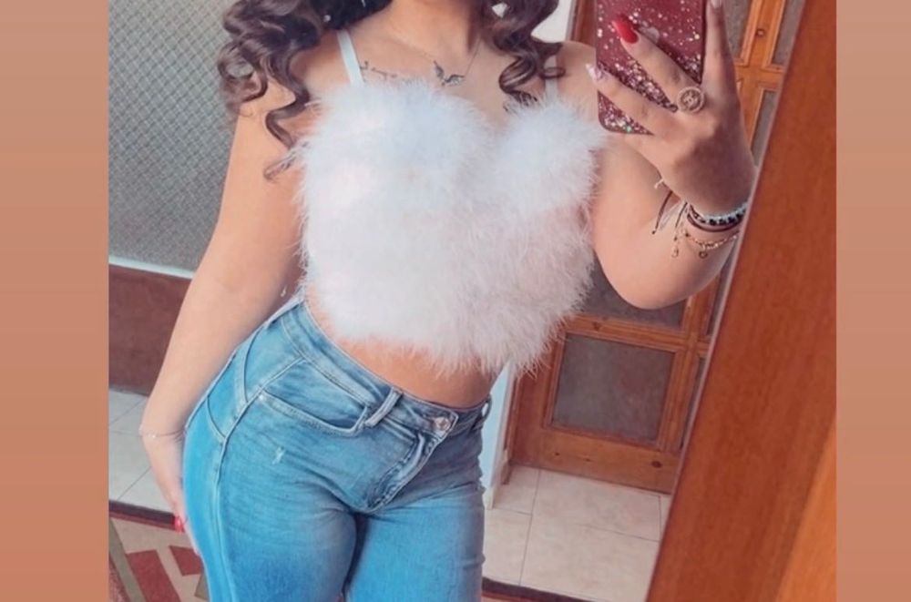 Бяло бюстие с Пух