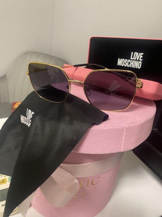 Слънчеви очила Love Moschino