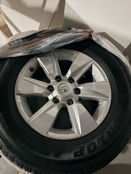 Шины с дисками. Новые шины