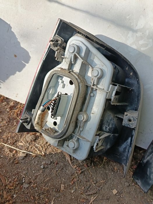 Stop-uri stanga si dreapta spate vw Polo 9N cu becuri