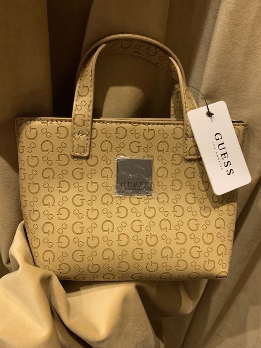 Gentuța Guess bej