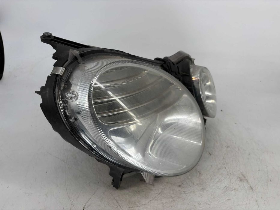 Far dreapta cu xenon Mercedes E-Class W211 an 2008
