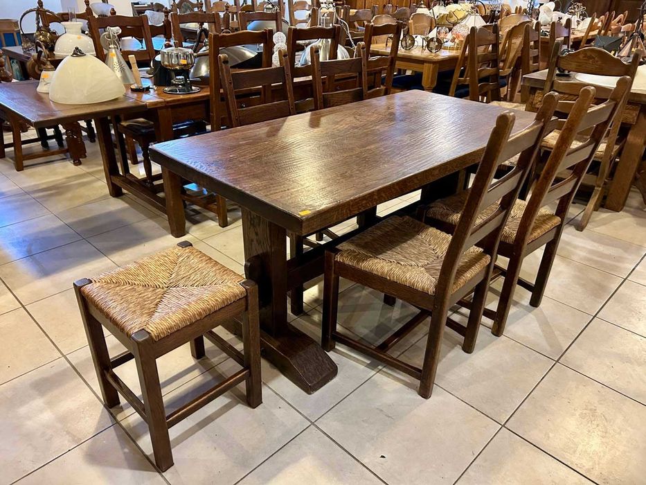 Масивна Дъбова маса + 4 стола  и 2 табуретки Холандия