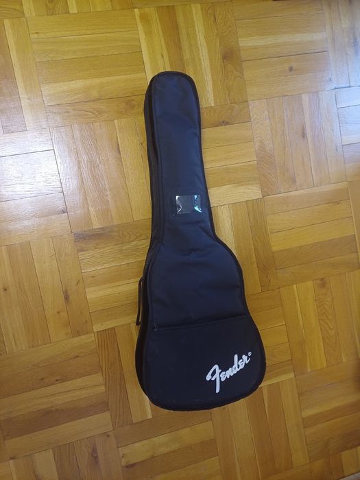 Chitara clasica Fender cu husă – stare foarte bună nefolosita