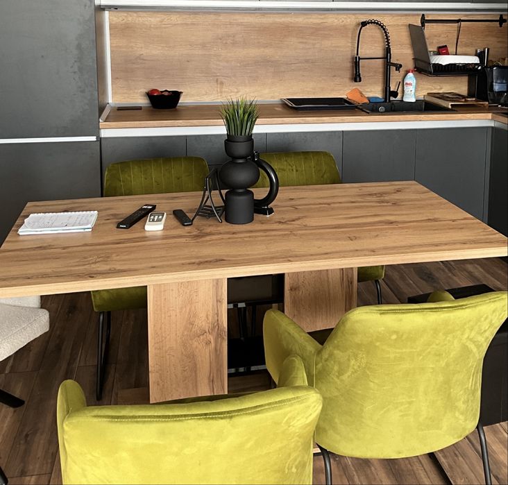 Трапезна маса дъб и лак