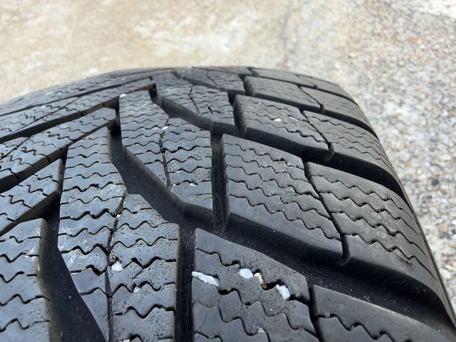 4бр. ЗИМНИ Гуми С Борд 235/65R/17 -NEXEN- DOT:3422- 7.5мм.+4.6мм.