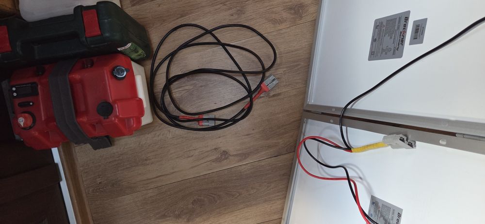 Sistem Energie Camping: Power Station 12V 28Ah GEL + Panou Solar pliabil 100W