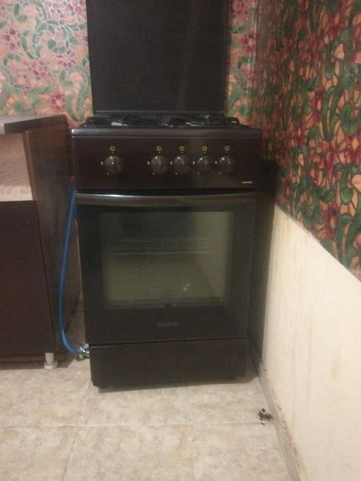 Frigider și aragaz cu butelie