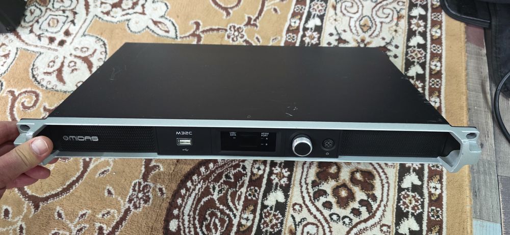 Midas M32C - mixer de rack