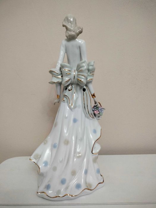 Фарфоровые статуэтки