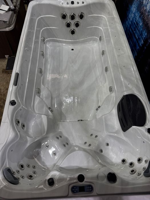 Джакузи плувен тренажор мини басейн